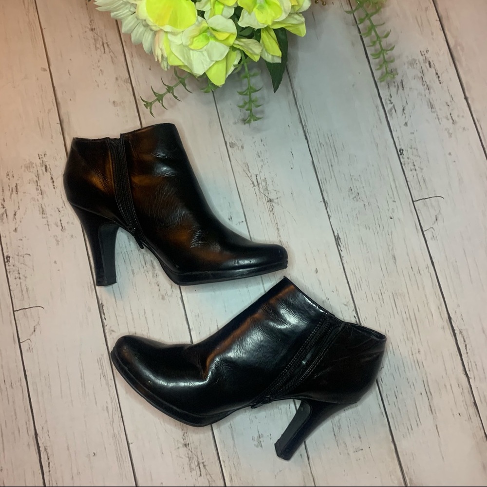 Shoes - Picture 4 of 9